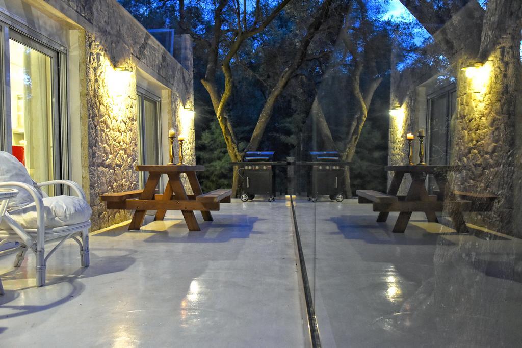 Ágios Matthaíos Mavres Luxury Studio מראה חיצוני תמונה